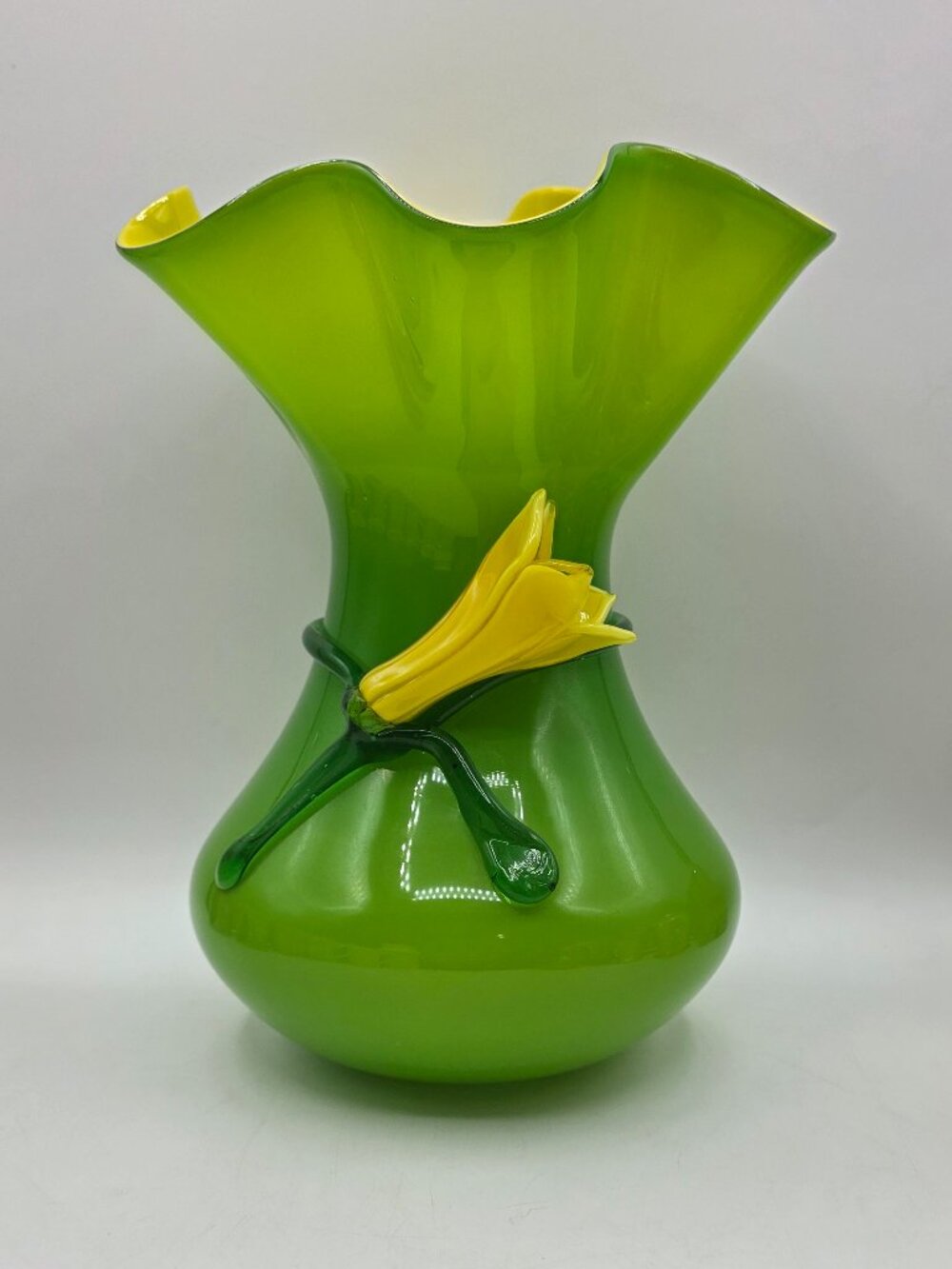 Vtg Art Glass Handkerchief Vase Lime Green Yellow Glass Applied Lily Flower MCM